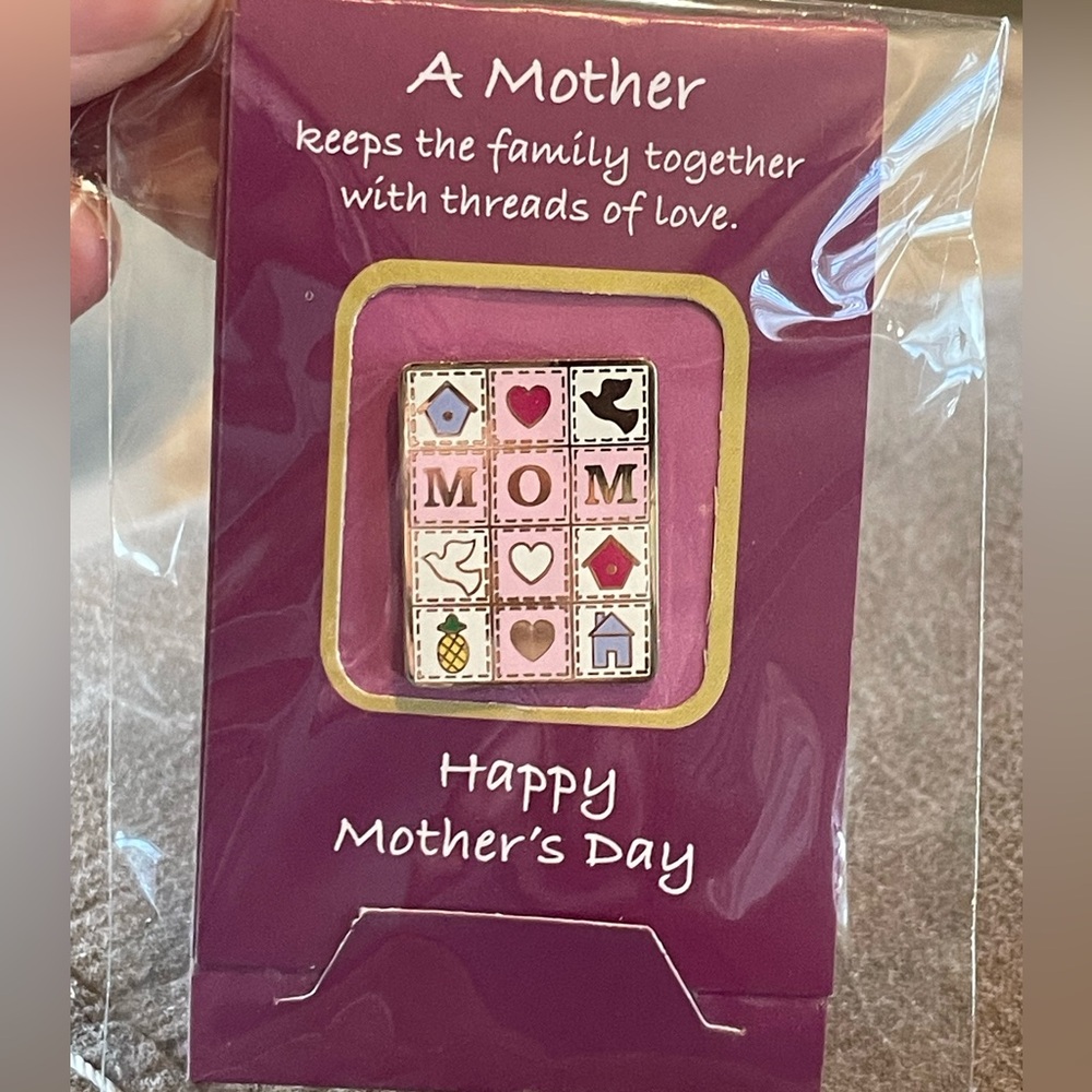 Mother’s Day mom Brooch Enamel quilt patchwork vintage Tack Pin NEW old stock